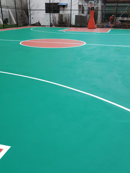 望花 球场长期使用易出现地面开裂